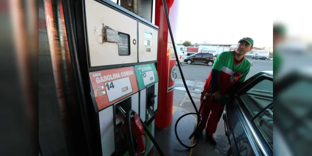 Imagem ilustrativa da imagem Imposto sobe e litro da gasolina pode superar R$ 4 em PG