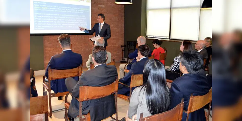 Governador Beto Richa apresenta em Brasília, potencial de investimentos do Paraná para embaixadores. 
