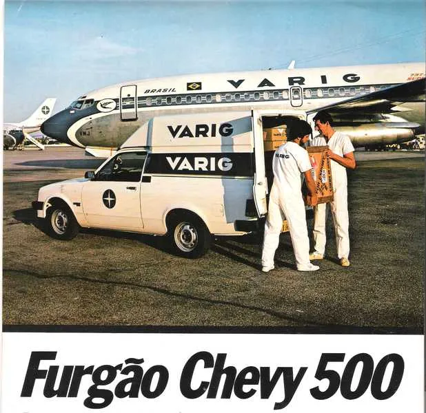 A outra curiosidade é que o Boeing 737 da Varig mostrado ao fundo de Prefixo V M J (ilegível) pelo contraste de cores. Foi o aparelho no qual o repórter e família haviam voado 3 meses antes. A foto pertence a um folheto promocional do Furgão que foi guardado pelo redator.