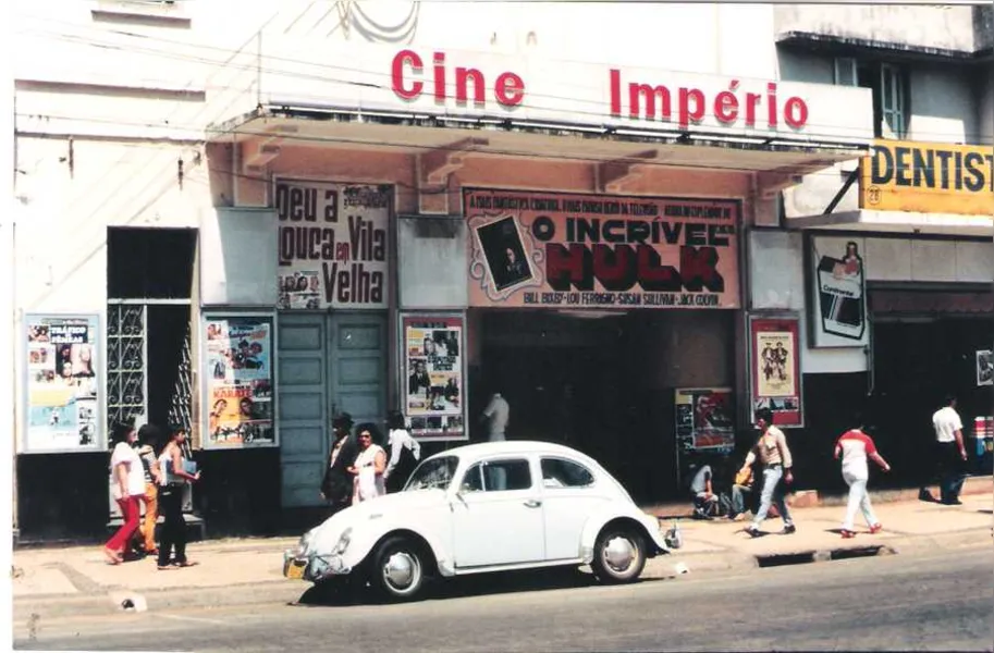 Império era o nome do cinema que funcionava na Praça Barão do Rio Branco e que servia de sede para a Empresa Cicorel das casas de espetáculos de Ponta Grossa. 