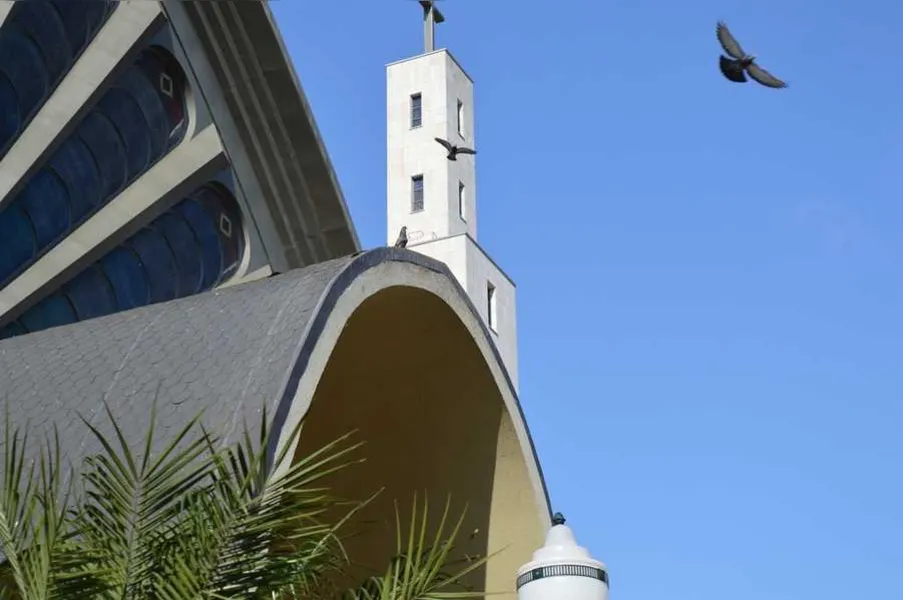 Lenda diz que fazendeiro soltou as pombas e elas foram parar onde hoje é a Catedral Sant'Ana.