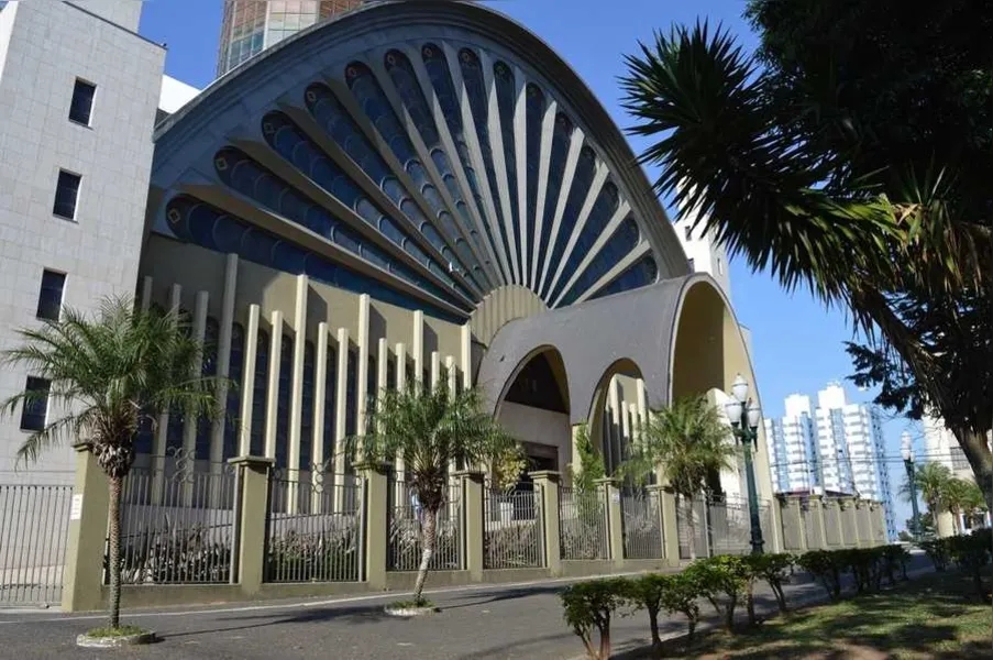 Catedral de Sant'Ana está situada no local onde deu origem a cidade de Ponta Grossa.