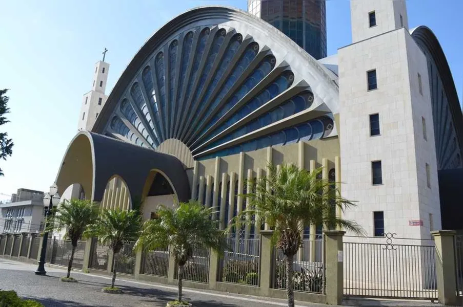 Catedral de Sant'Ana está situada no local onde deu origem a cidade de Ponta Grossa.