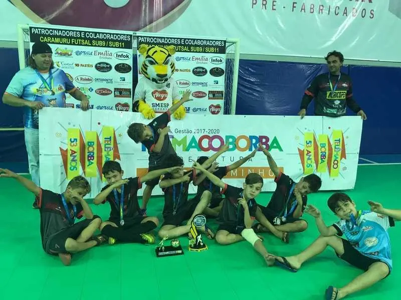 Os times masculinos sub 9 e 11 de Telêmaco Borba fizeram bonito na 4ª Etapa do Grand Prix de Futsal da Liga Sul