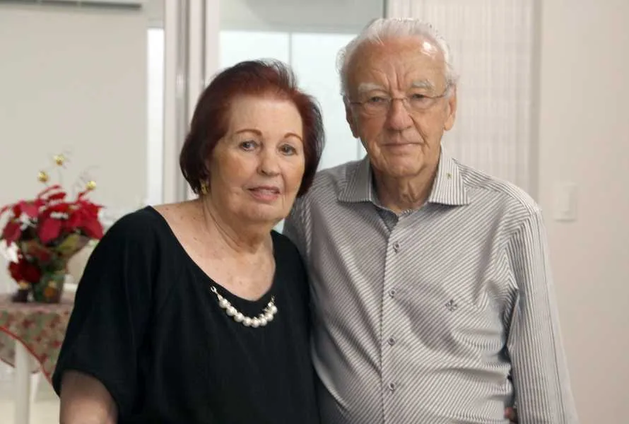 BODAS - No próximo dia 14 de outubro o casal Ruth e Hilário Devicchi (Imobiliária Torre Blanca) estará comemorando a passagem de suas Bodas de Ouro - 50 anos de feliz união. 