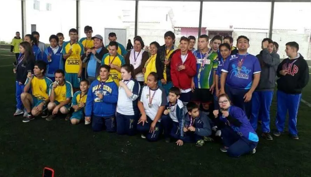 A primeira edição do Parajeca, a novidade dos 30º Jogos Estudantis de Castro (JECA), reuu 200 crianças e adolescentes portadores de deficiência física, auditiva, sensoriais, visão e alunos com déficit de atenção 