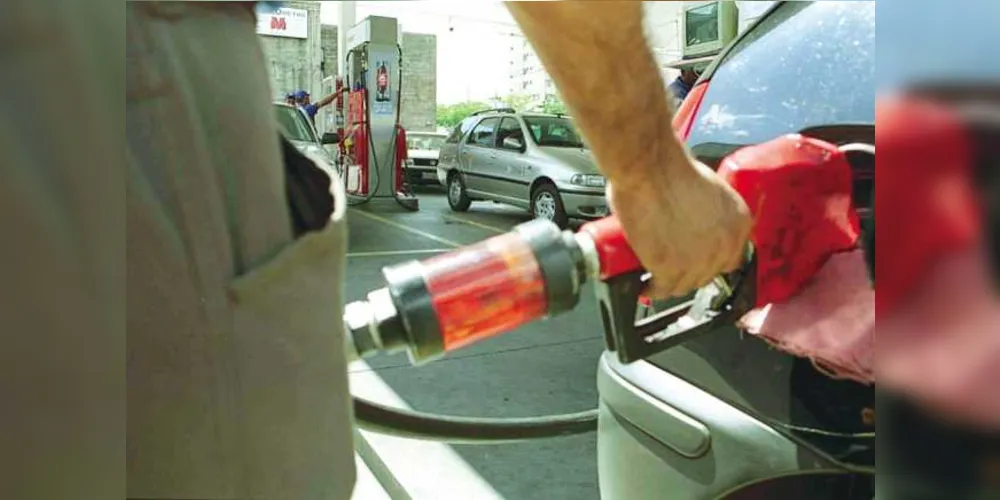 Imagem ilustrativa da imagem Petrobras reduz preço da gasolina em 2,5% na terça