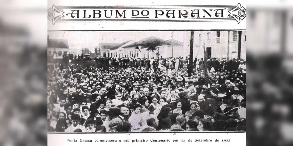 O álbum do Paraná edição 1927, (exemplar do redator) mostra uma foto dos festejos do centenário da cidade em 1923. A cena da multidão é da Praça Barão do Rio Branco em frente à antiga igreja do Rosário.