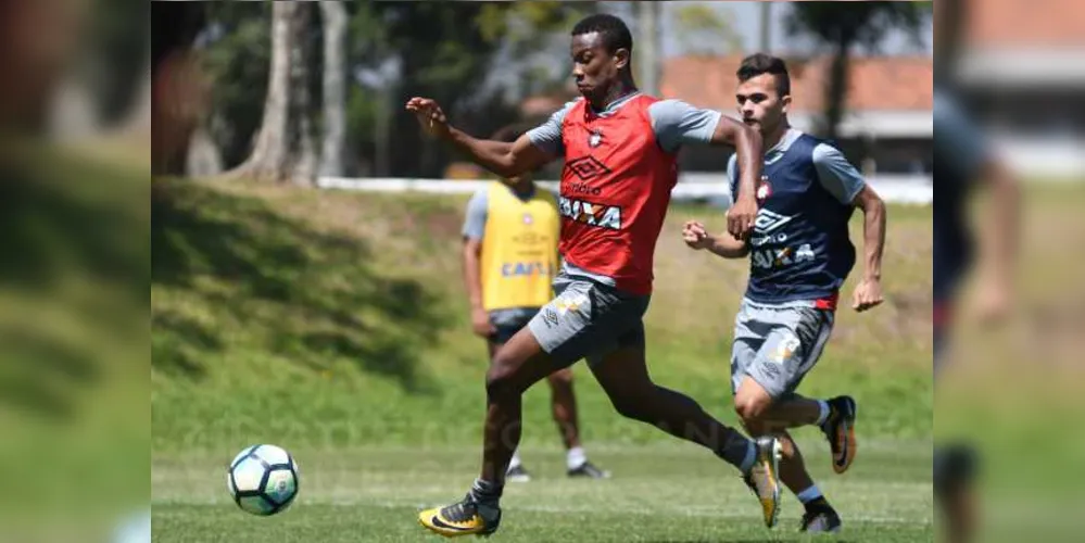 Imagem ilustrativa da imagem Rubro-negro reforça treinos para o jogo contra o Santos