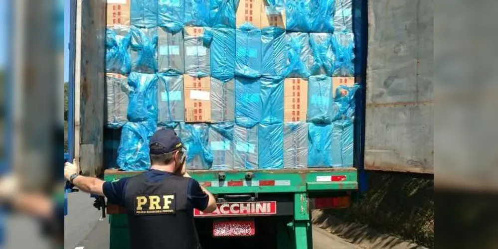 Imagem ilustrativa da imagem PRF apreende R$ 2 milhões em cigarros contrabandeados