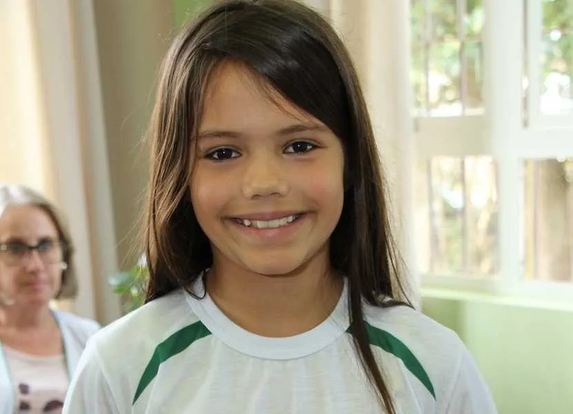 Caren Rafaela Gonzaga - 5ºA da Escola Rural Municipal do Barro Preto ganhou como 'melhor foto', do projeto 'Carrinho da Leitura', em Imbituva.