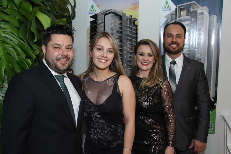 Presidente da AEAPG – Engenheiro Diego Spinardi e esposa Juliana Kanzler, Diretor Social da AEAPG – Engenheiro Rafael Gustavo Mansani e sua esposa Elaine Mansani