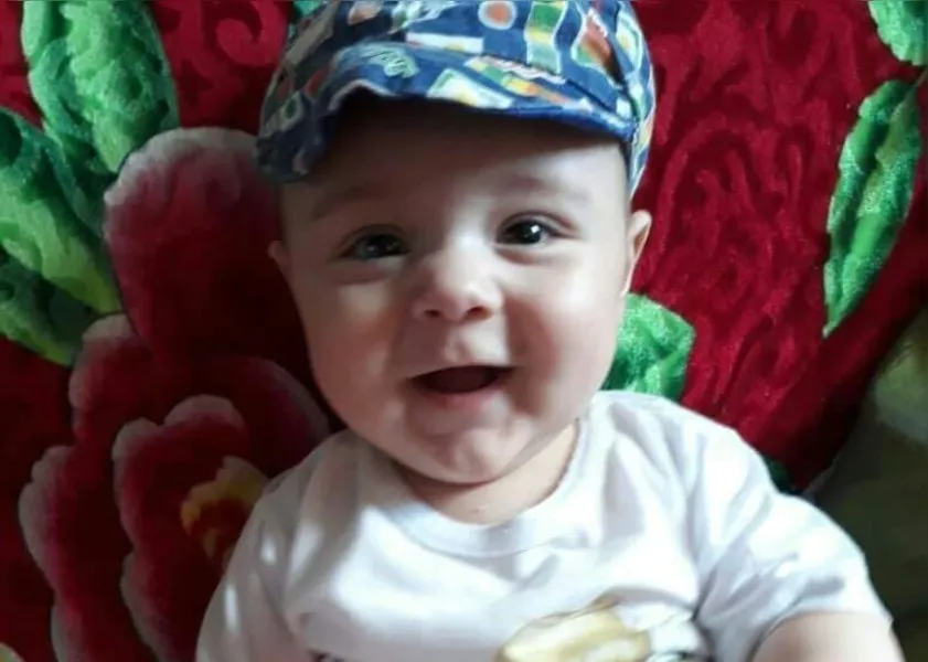 Estampando um belo sorriso, Eduardo Gabriel Faria Alves, de sete meses.