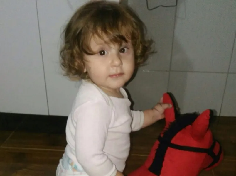 A gracinha Lívia Emanuele Cardoso, de 1 ano e 5 meses é a alegria da mamãe Liziane Cristina Cardoso e do papai Eliton José Cardoso.