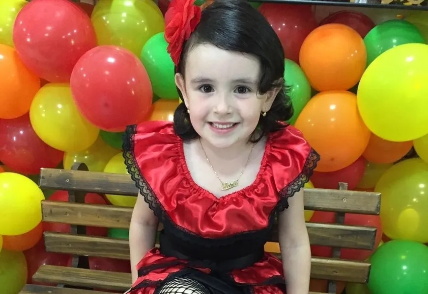 A linda Maria Rosa Calixto Vendrami, filha de Glauco e Andressa, completou 5 anos no dia 04 de março. 