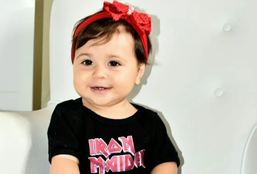 A roqueirinha Amanda Rosa, de 11 meses é a alegria dos pais André Rosa e Edineia.