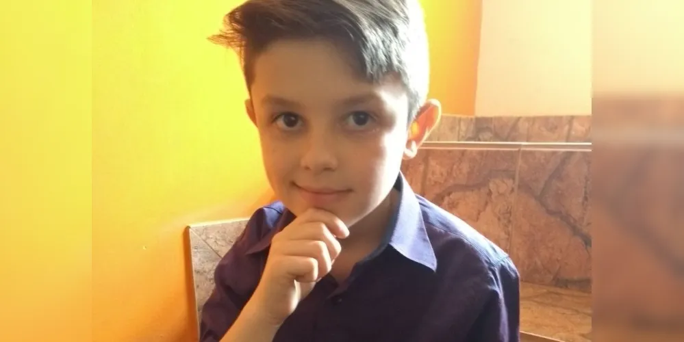 O rapazinho com pinta de galã é o Gustavo Leobet, de 8 anos. É filho de Patrícia e Cleiton Leobet.