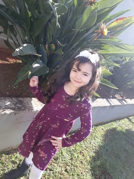 A princesinha Sophia Fidelis Mongruel, de cinco anos de idade, é filha de Luana Fidelis Mongruel. 