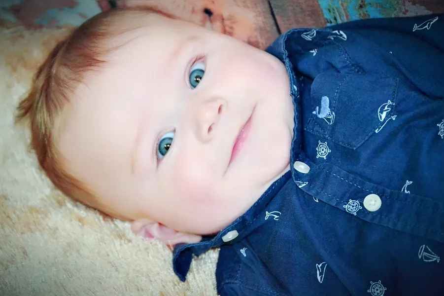 Com olhos azuis da cor do céu, Arthur Miguel Santos Ribas, de quatro meses e 17 dias, é filho de Tiago Ribas e Maria Nilceia dos Santos.