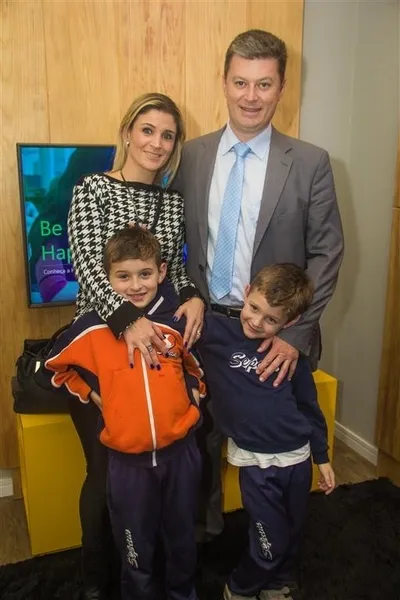 Guilherme e Analira Buhrer com seus filhos Vitor e Pedro Buhrer