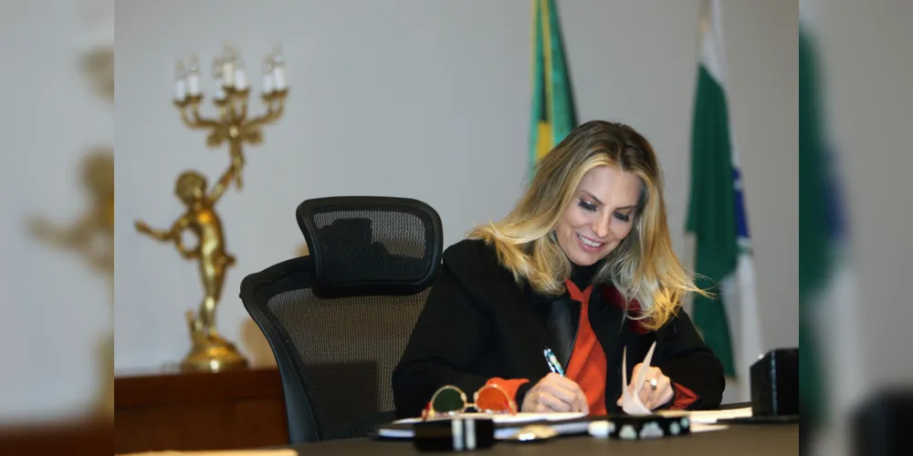 Cida Borghetti (PP), governadora do Paraná, percorreu dezenas de municípios para firmar convênios e entregar obras