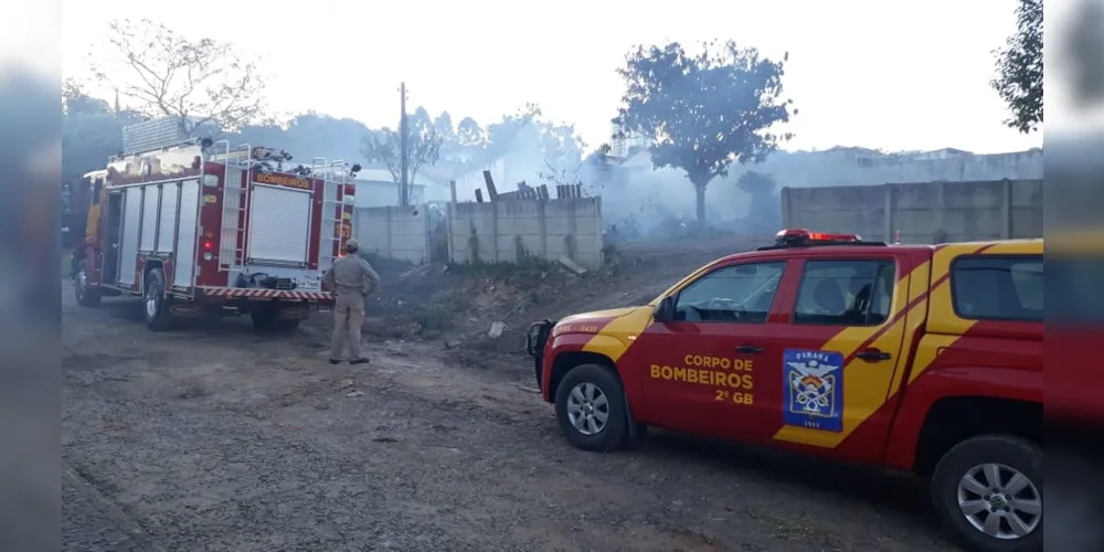Imagem ilustrativa da imagem Casa abandonada pega fogo em Olarias