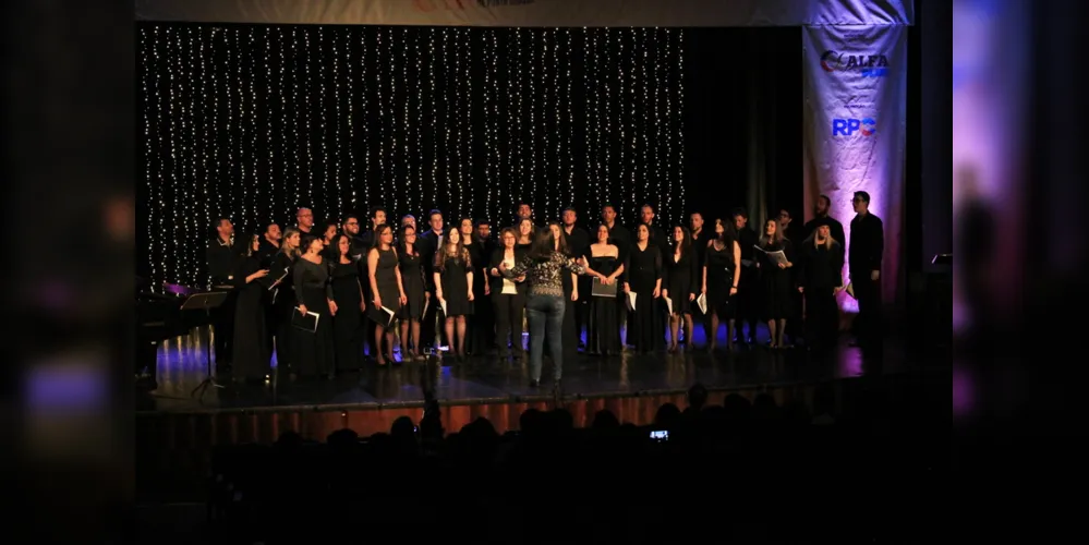 Imagem ilustrativa da imagem Coro Cidade de Ponta Grossa festeja 10 anos em concerto de gala