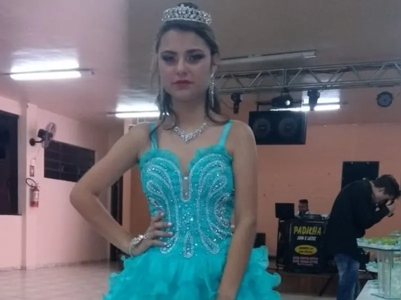Larissa Vydal, se despediu da infância no último dia 08, quando completou 15 anos. Parabéns!