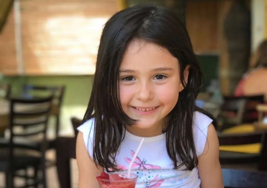 A pequena Catarina, filha de Paloma Rossi, também gosta muito de posar para a mamãe!