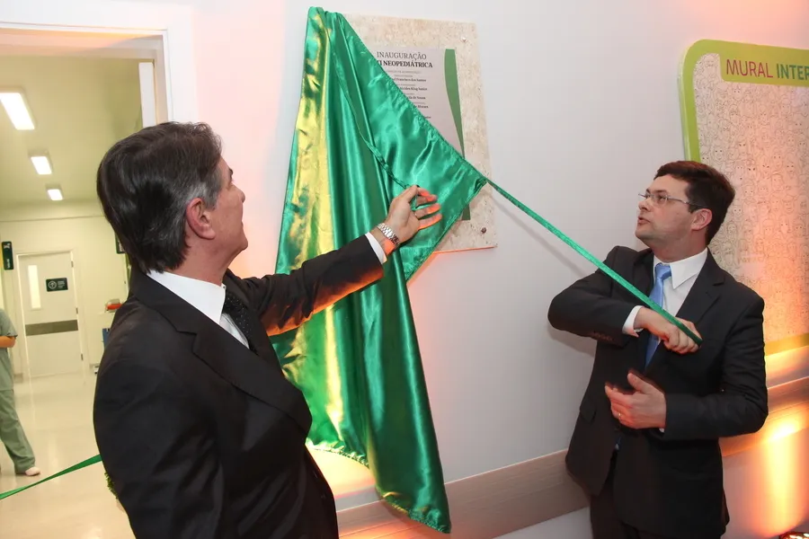 Dr. Paulo Fernandes Faria (presidente da Federação das Unimeds do Paraná) e Dr. Rafael Francisco dos Santos (presidente Unimed Ponta Grossa)