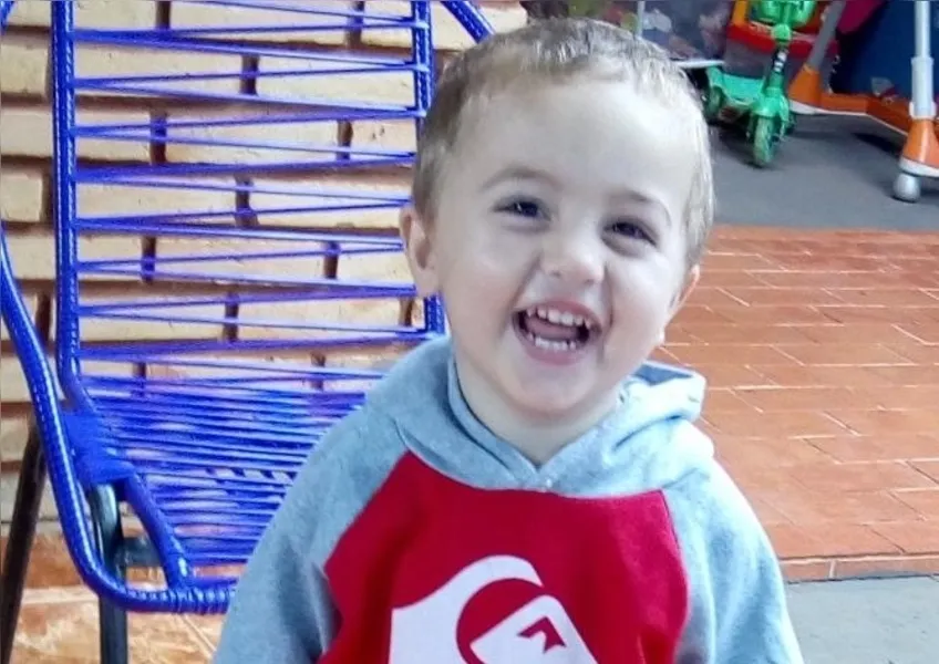 Luis Gustavo Kozinski de Oliveira, de 2 anos, filho de Mariana Kozinski, dá um belo sorriso para a foto tirada pela mamãe!