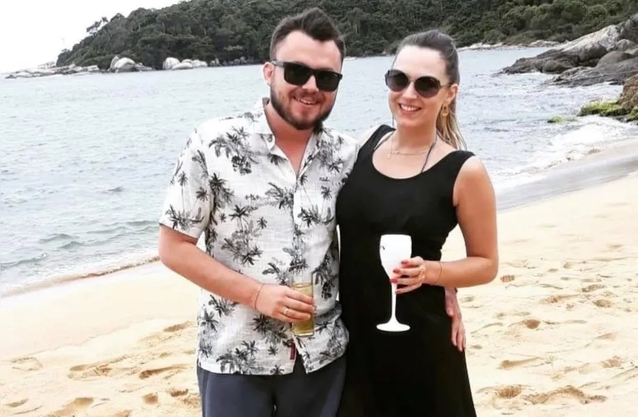 DESTAQUE - O empresário Serginho Pereira e a sua noiva Emanueli Pieta curtem alguns dias de lazer e descanso no litoral. Serginho que é proprietário, do Quintal da XV, promete novidades para o ano de 2019. Aguardem.