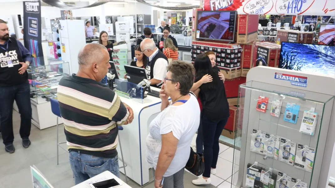 A Casas Bahia já antecipou as promoções nesta quinta-feira em suas lojas