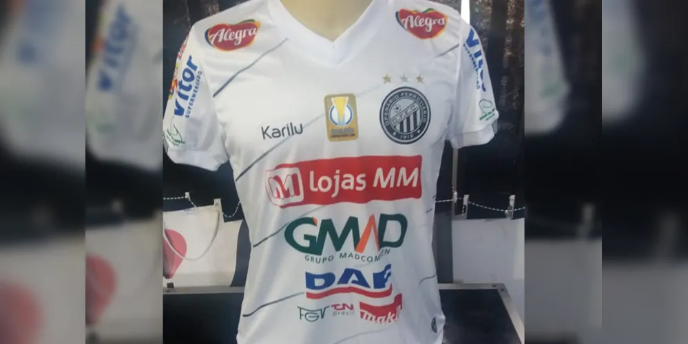 Novo modelo com o 'patch' de campeão nacional e com as três estrelas começa a ser vendido neste sábado