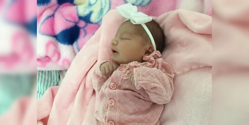 Foto 4: A pequenina Louise Legowski Tontini, filha de Lisandra legowski e Eluidy Cruz Tontini, nasceu na última quinta-feira (25). Parabéns aos novos papais!