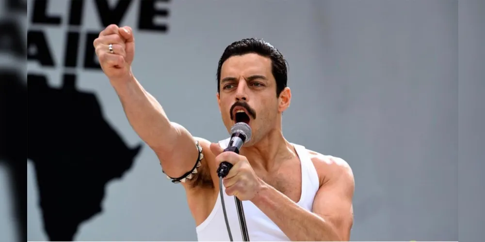 Freddie Mercury é interpretado por Rami Malek na trama.
