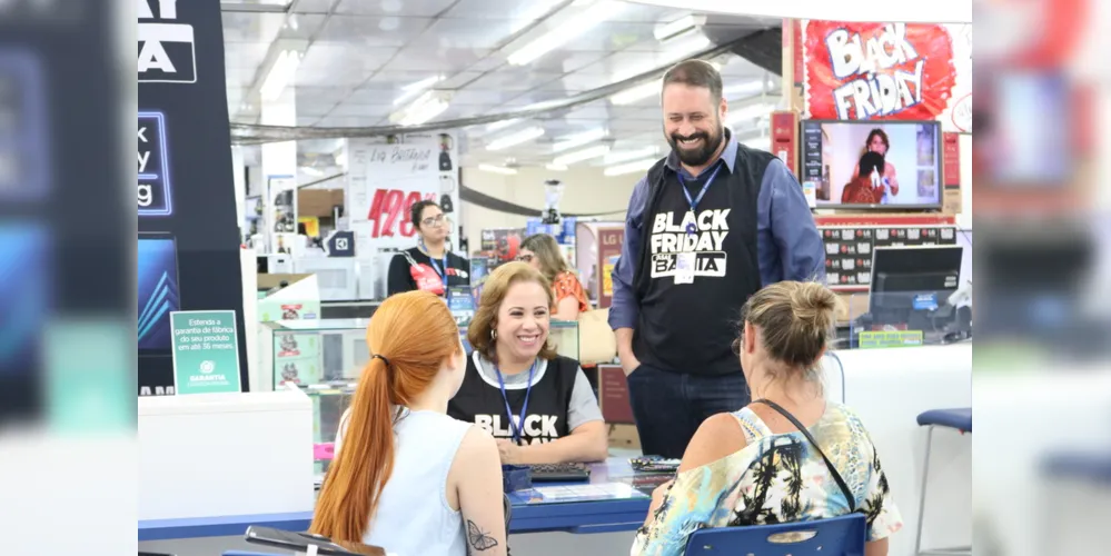 A Casas Bahia já antecipou as promoções nesta quinta-feira em suas lojas