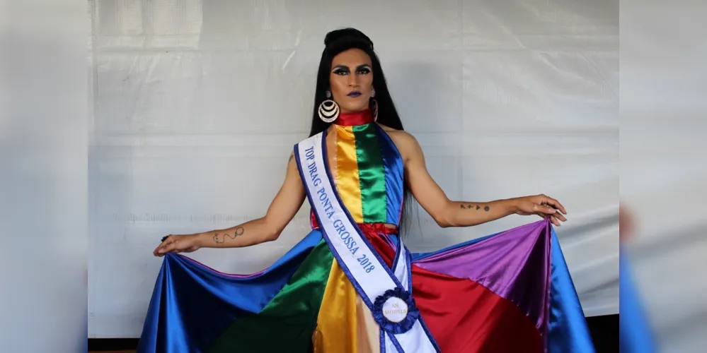 Izzy Hilton foi escolhida a Top Drag Ponta Grossa 2018 e esteve presente no evento.