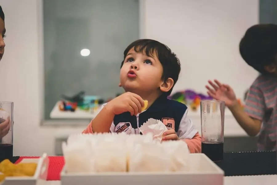 Pietro Henrique Pissaia em uma festinha de aniversário. O pequeno é filho de Natalia Aparecida De Oliveira e Piero Fabrizio Lopes Pissaia