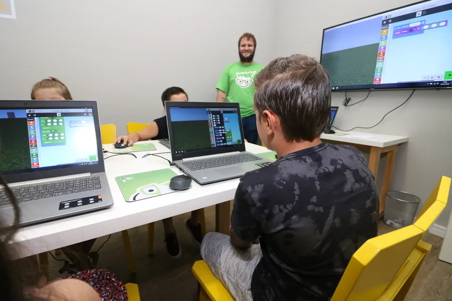 Aprendizado. Em poucas aulas, pais percebem melhora no foco e criatividade dos filhos.