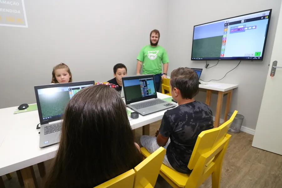 Aprendizado. Em poucas aulas, pais percebem melhora no foco e criatividade dos filhos.