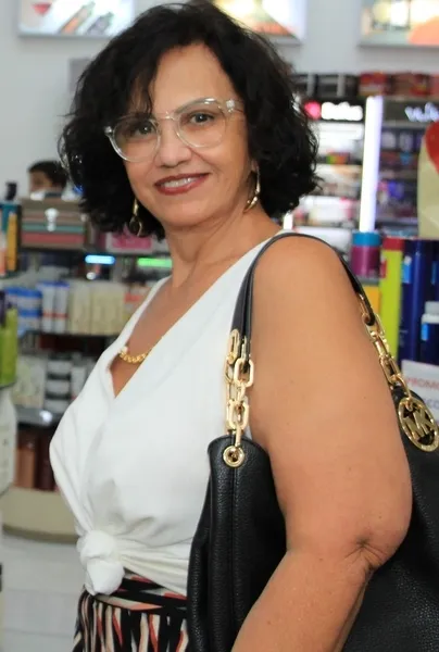 BDAY - A promoter Maria Helena Machado, conhecida por seu perfil inovador nos eventos, brinda a vida nesta quarta-feira (13). Da coluna RC os votos de saúde e alegrias.