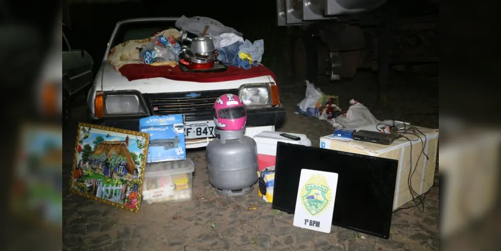 Todos os produtos furtados estavam no carro usado pelos autores dos arrombamentos