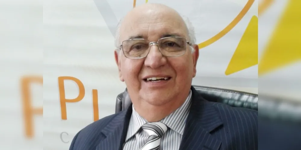 Albari de Paula Quadros, contador, auditor independente e economista, presidente da empresa Contabilidade Planorga, comemora os 40 anos de atuação.
