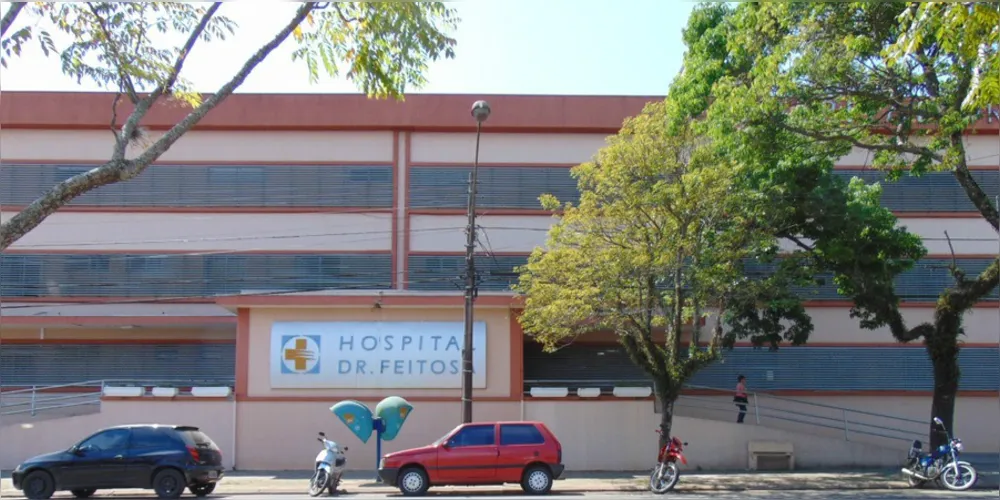 Vítima foi levada ao hospital ao ser atingida por tiro na perna