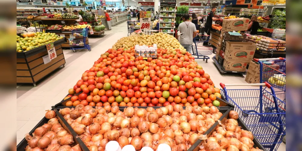 Os produtos alimentícios que tiveram maior impacto na inflação de 2018 foram o tomate (71,76% mais caros) e frutas (14,1%)