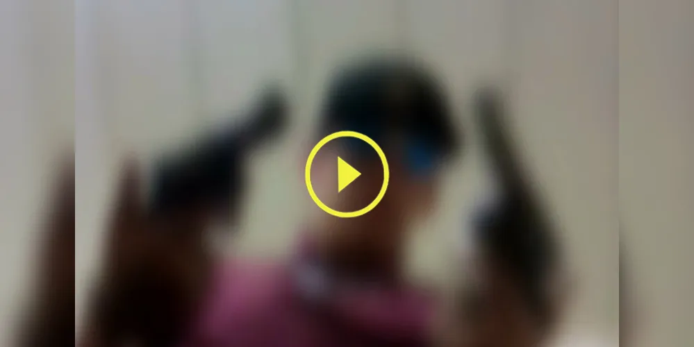 Imagem ilustrativa da imagem Em vídeo, rapaz ameaça policiais por morte de comparsa