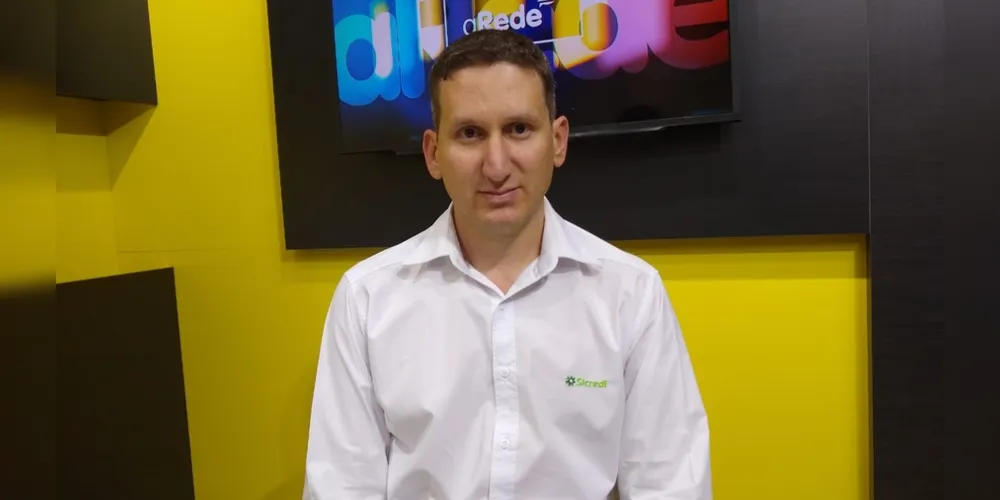 Alberto Campos, Assessor de Consórcios da Sicredi Campos Gerais, concedeu entrevista ao vivo ao Portal aRede na tarde desta terça-feira