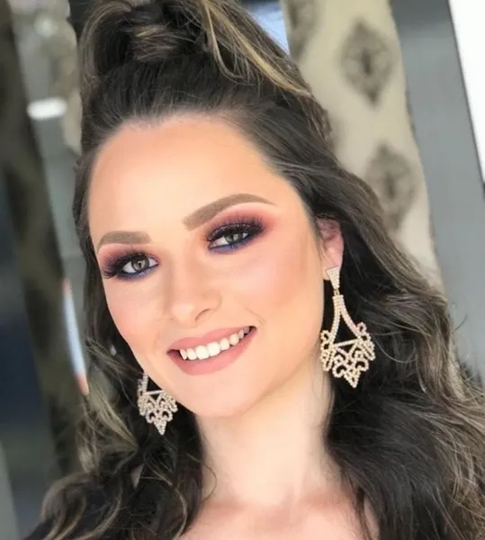 BDAY - Ingrid Kubis Messias brindou na ultima semana a passagem de seu aniversário. Ingrid é a Rainha da Munchen Fest 2018, e atua hoje junto Secretaria Municipal de Turismo e representa Ponta Grossa em eventos por todo o Paraná. Da Coluna RC os votos de alegrias e sucesso.