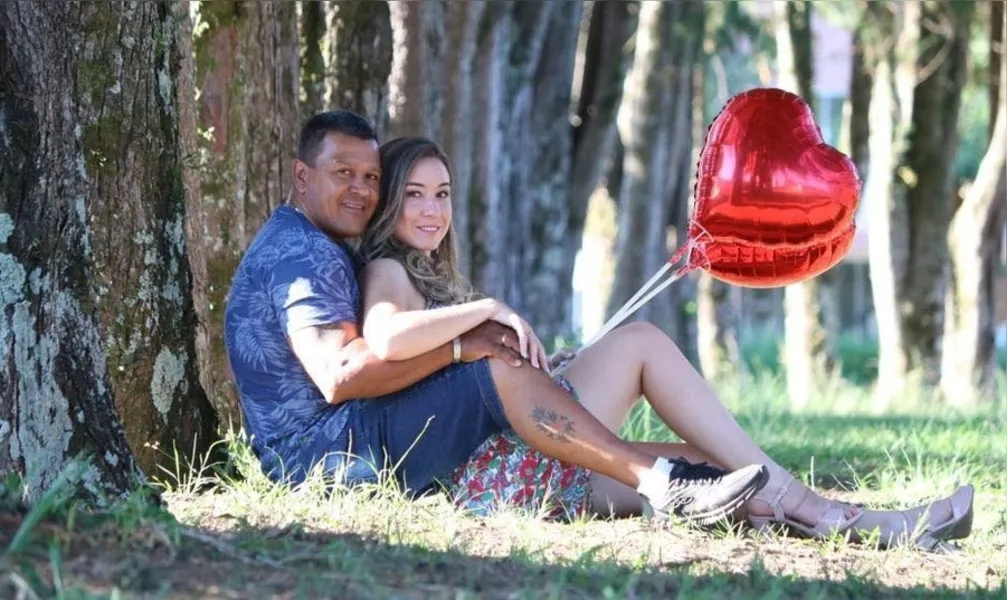 CHUVA DE ARROZ – O casamento de Amauri Rogério Gonçalves e Débora Estela Wojciki, que aconteceu no último sábado (9), ao lado de familiares e amigos, foi marcado por muita emoção e alegria. Da coluna RC os votos de feliz união.